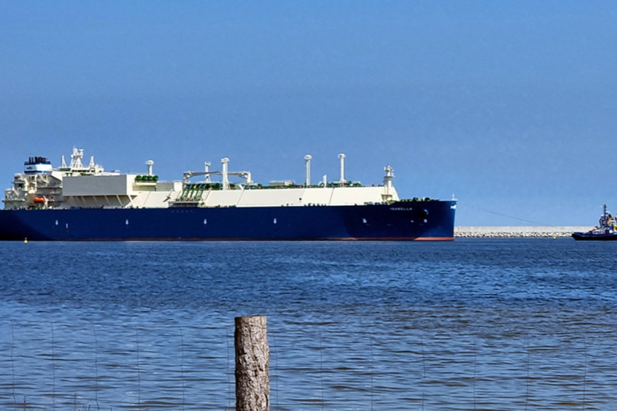 Пожар в машинното отделение на танкер за втечнен газ край Ормузкия проток
