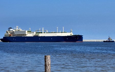 Пожар в машинното отделение на танкер за втечнен газ край Ормузкия проток
