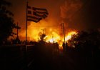 Голям пожар до Солун изпепели фабрики и къщи, над 60 огнища в Гърция