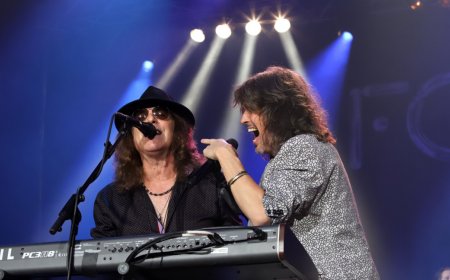 Foreigner празнуват 50 години с концерт в София
