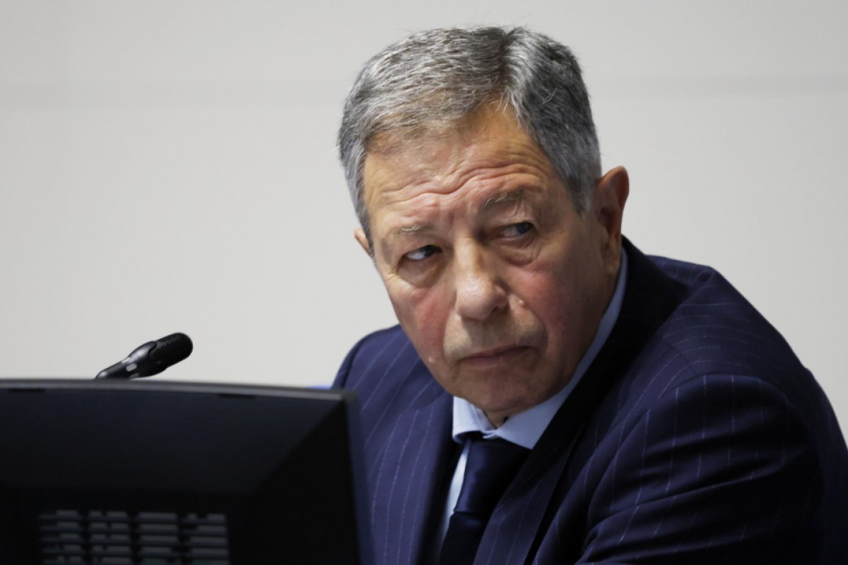 ДАНС предаде на парламента информация за дейността на корпорация КУБ, Рашков показа нотариален акт