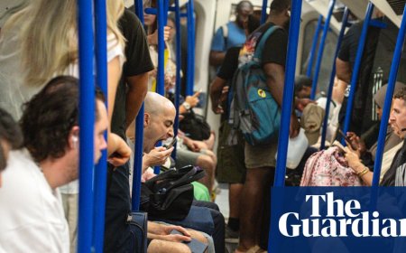 Горещините в лондонското метро достигат 34°C, пътници припадат