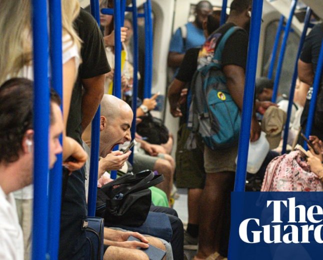 Горещините в лондонското метро достигат 34°C, пътници припадат