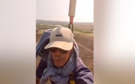 Фермер от Индонезия използва дрон като транспортно средство