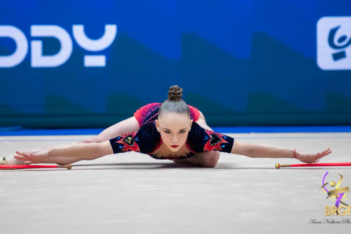 Стилияна Николова е временно на второ място в многобоя на Световната купа по художествена гимнастика в Милано