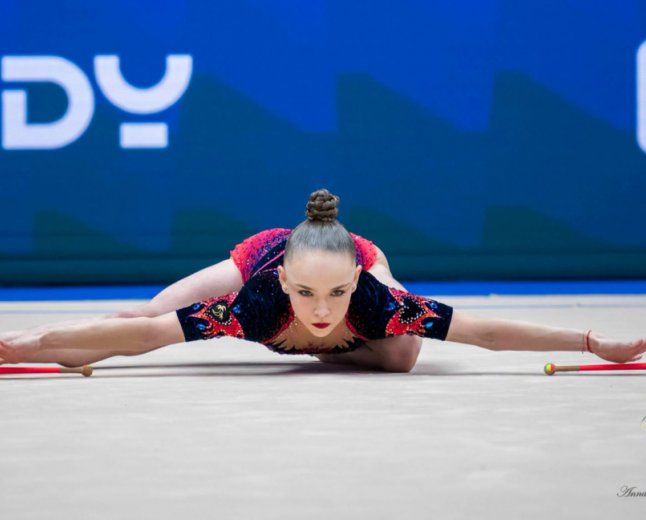 Стилияна Николова е временно на второ място в многобоя на Световната купа по художествена гимнастика в Милано