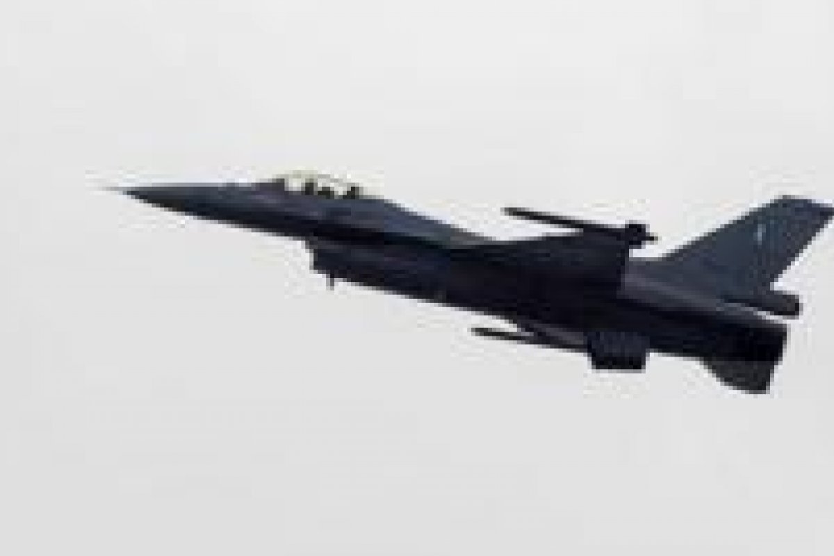 Военен самолет F-16 аварира на летището в Закинтос, забавени полети