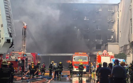 Най-малко 28 души загинаха при пожар в обувна фабрика в източен Китай