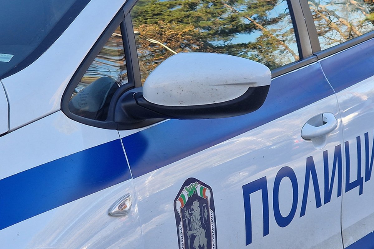 Двама загинаха, трима са ранени при тежка катастрофа на главен път Е-79