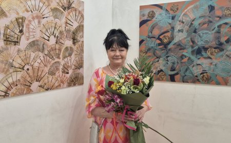 Юлиана Кръстева представя изложба с абстрактна живопис в „Артефир“