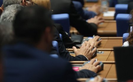Антикорупционният фонд: Казуси срещу „Продължаваме промяната“ доведоха до заглавието „Демокрация на прицел“